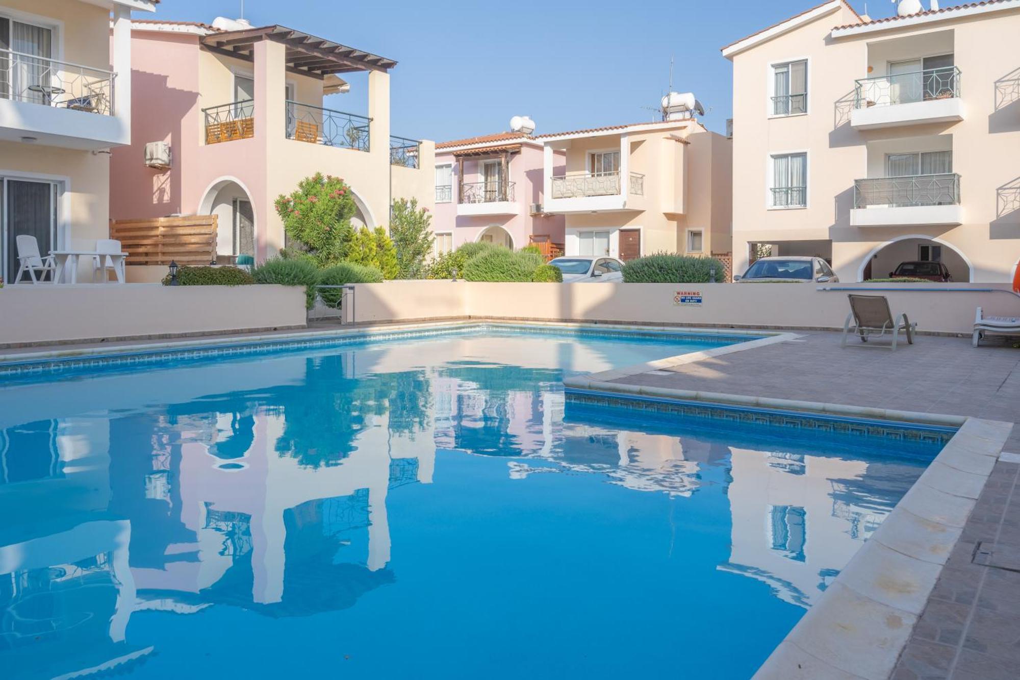 Limnos Gardens Apartment Paphos Ngoại thất bức ảnh